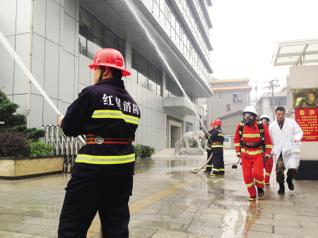 红星商圈举行农博会消防应急演习 火险后3分半钟救兵赶到